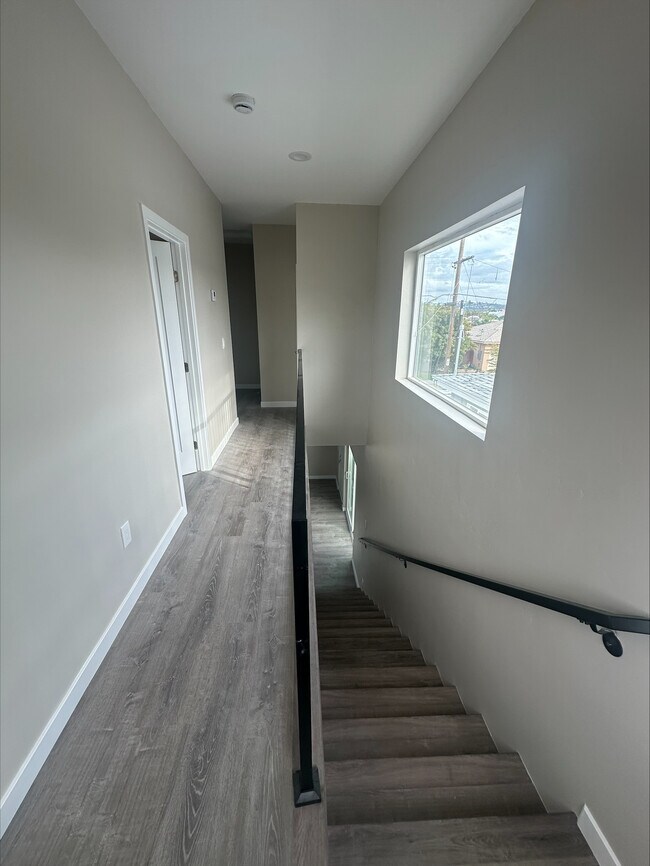 Building Photo - 5124 Leo St