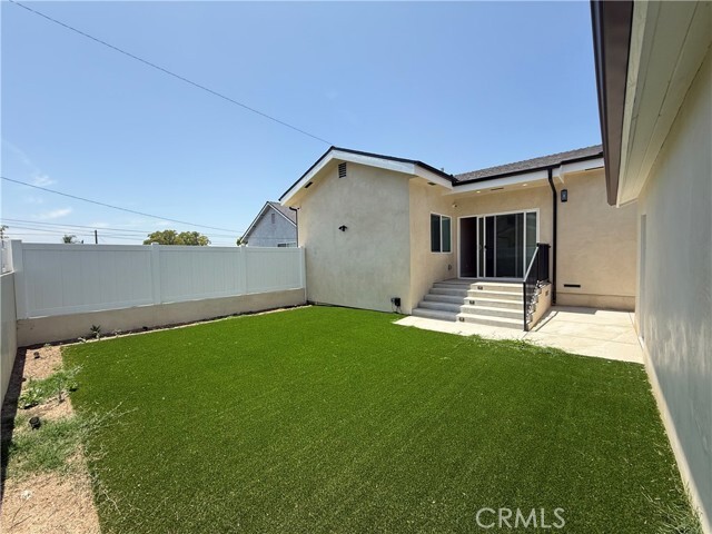 Building Photo - 820 E Tujunga Ave