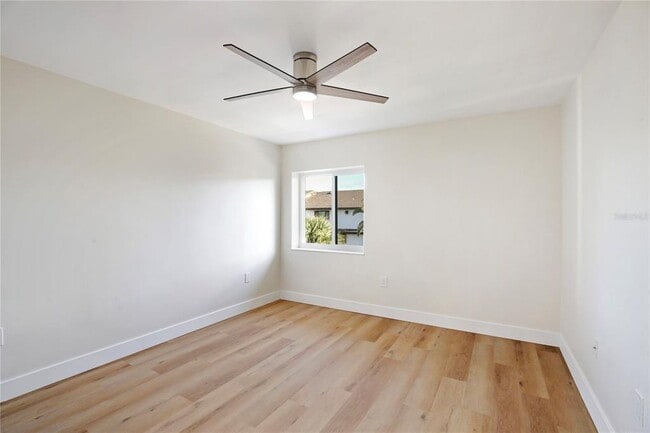 Building Photo - 150 Marina Del Rey Ct