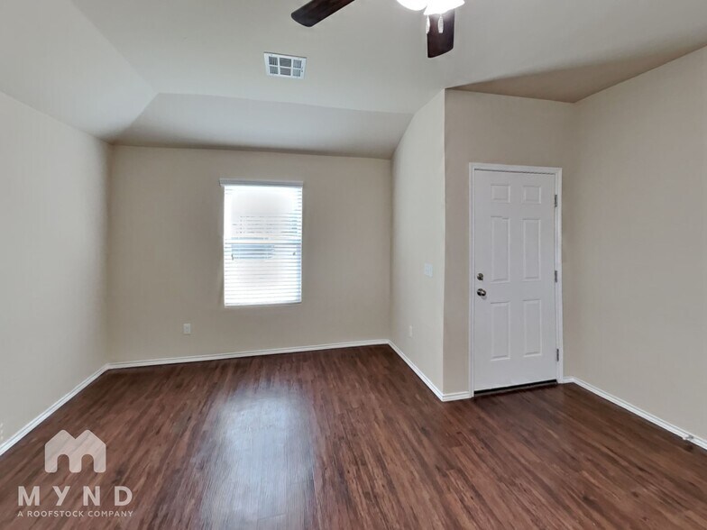 Building Photo - 9605 Jackrabbit Rd