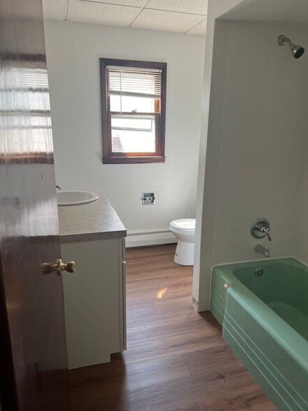 Bathroom - 1413 Prospect Ave