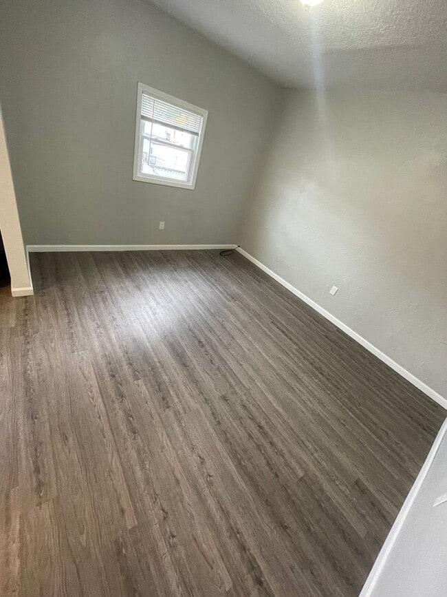 Building Photo - Duplex Building in Mt Washington