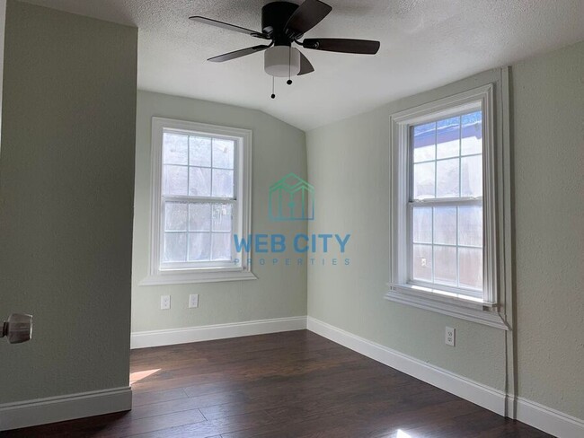 Building Photo - 4530 Corregidor St