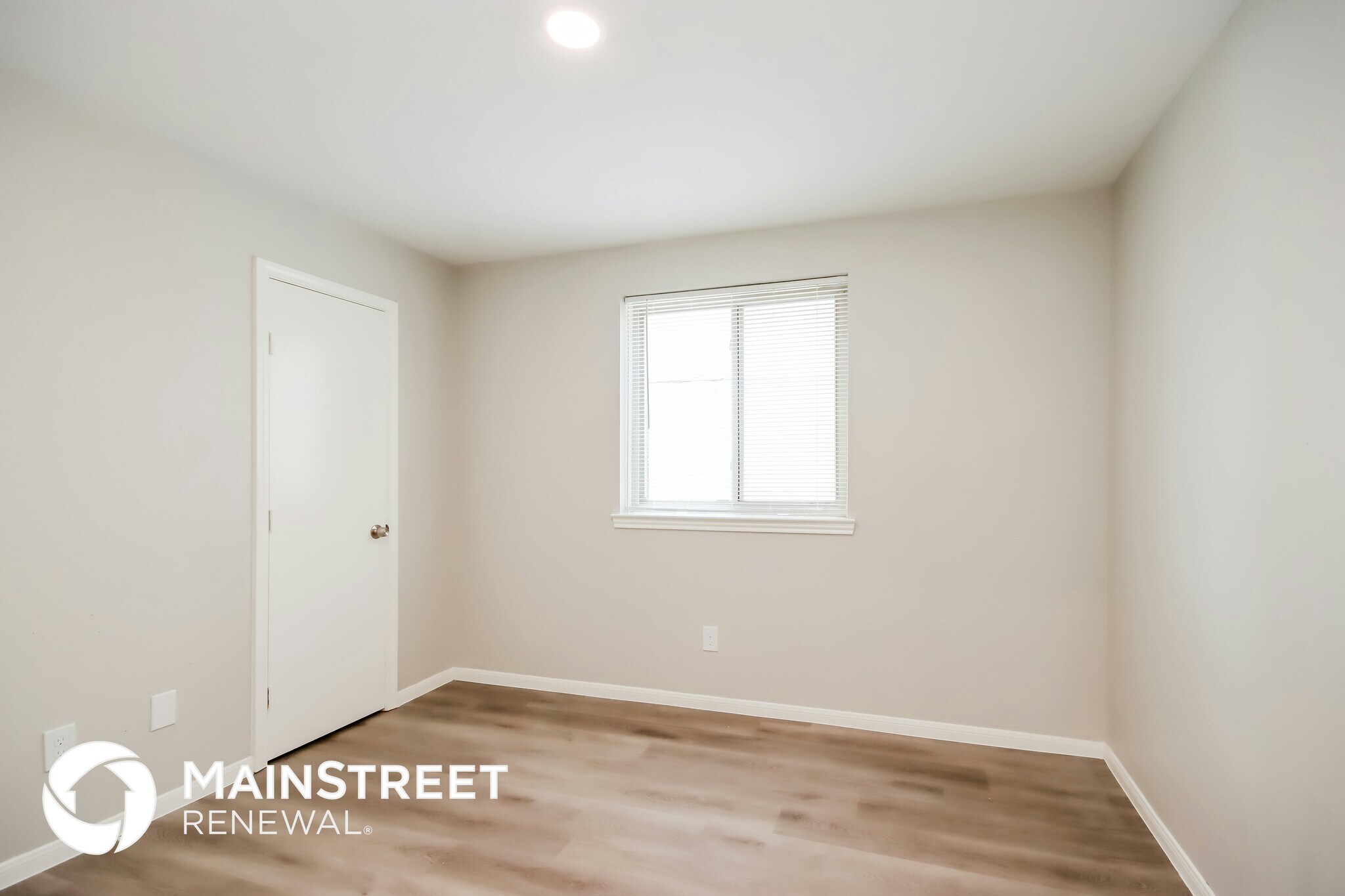 Building Photo - 8811 Oakleaf Forest Dr