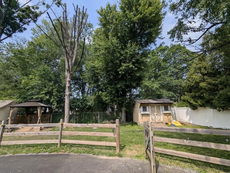shed and canopy - 131 Beth Dr