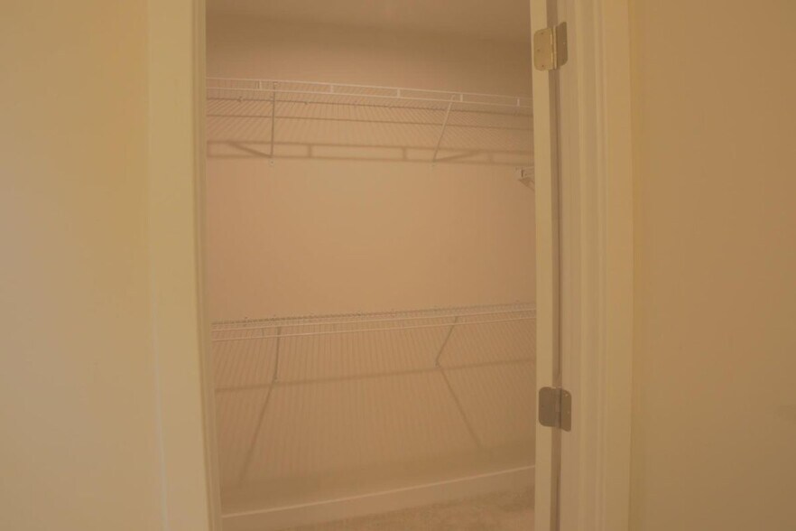 Building Photo - 2816 Devonshire Clfs Ter