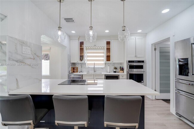 Building Photo - 1931 SW 22nd Ave