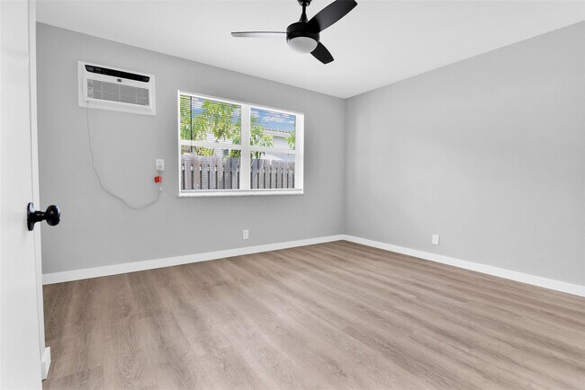 Building Photo - 1841 Adams St