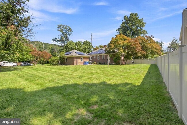 Building Photo - 133 Warrenville Rd