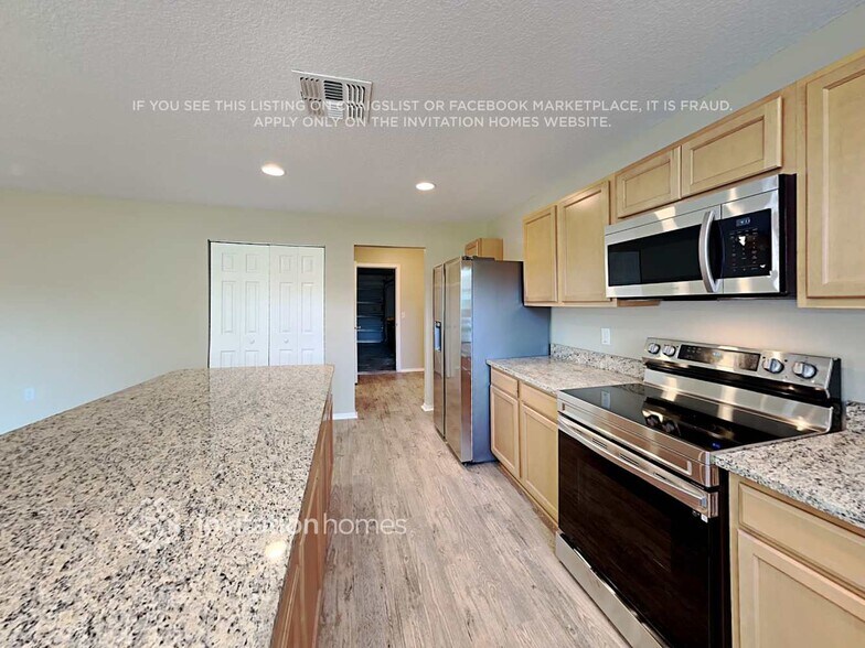 Building Photo - 1564 Strathmore Cir