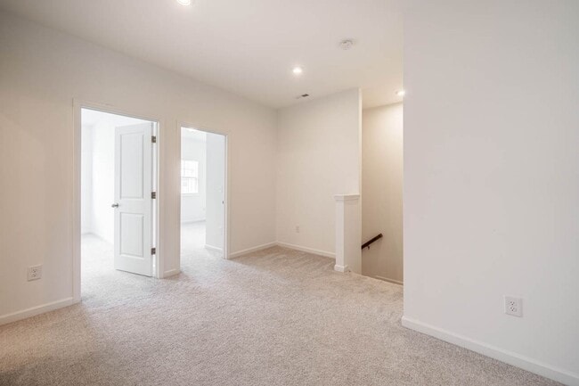 Building Photo - 838 Oak Center Dr