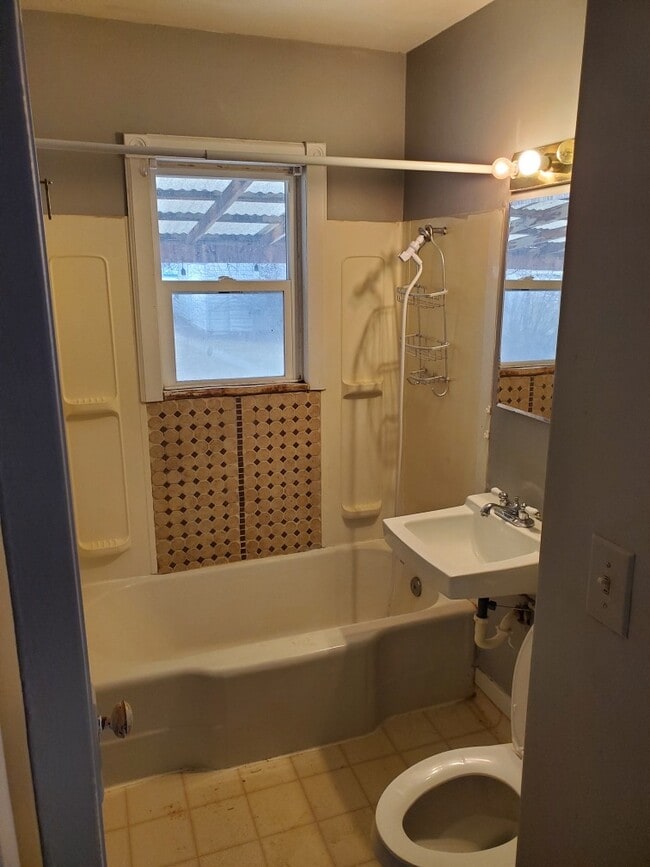 Building Photo - 3004 2nd Ave S