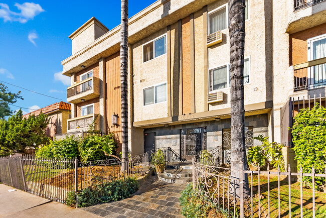 Building Photo - 20327 Saticoy St