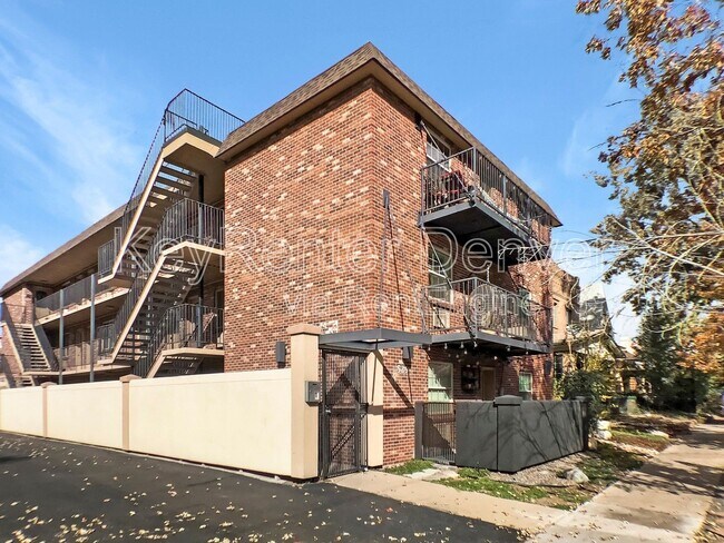 Building Photo - 529 N Washington St