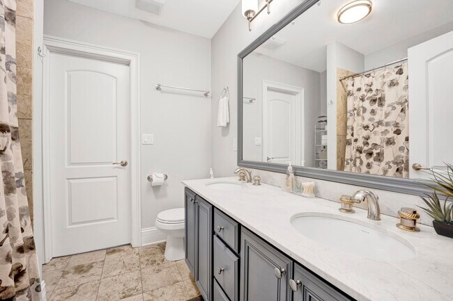 Building Photo - 3527 S King Dr