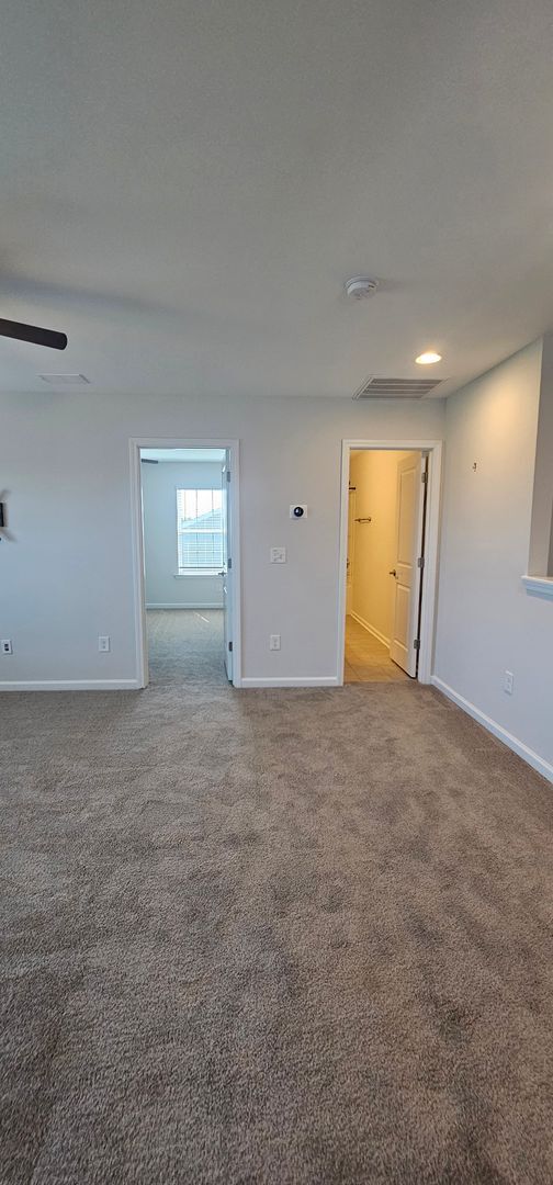 Building Photo - Live where charm meets convenience-Glenmoo...