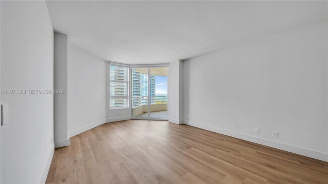 Building Photo - 555 NE 34th St