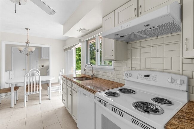 Building Photo - 137 Honness Ln