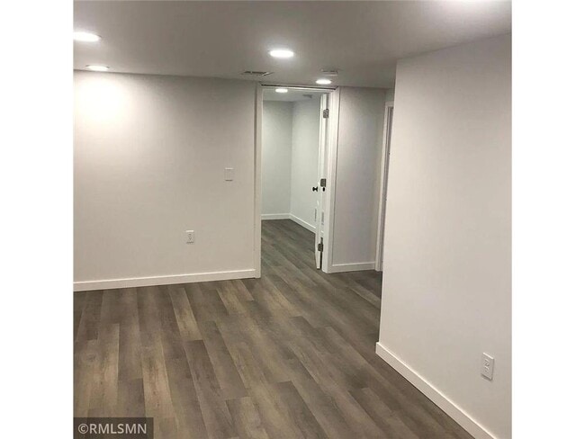 Building Photo - 62 W Woodridge Dr