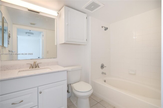 Building Photo - 2665 SW 37th Ave