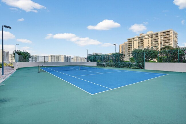 Building Photo - 3020 NE 32nd Ave