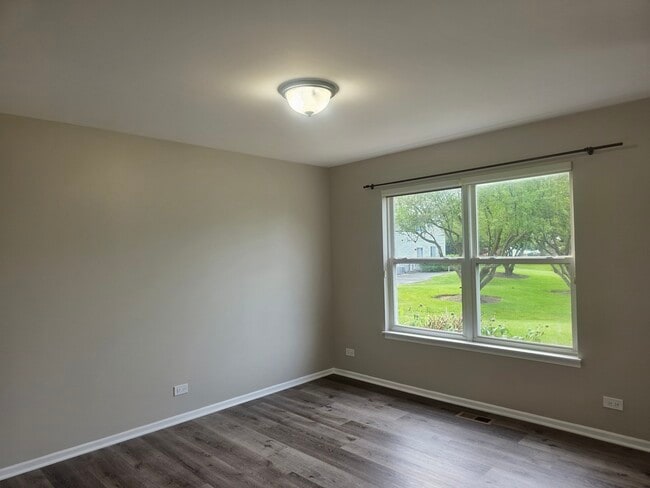 Building Photo - 675 Fieldcrest Dr