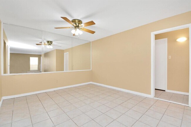 Building Photo - 7400 Bellerive Dr