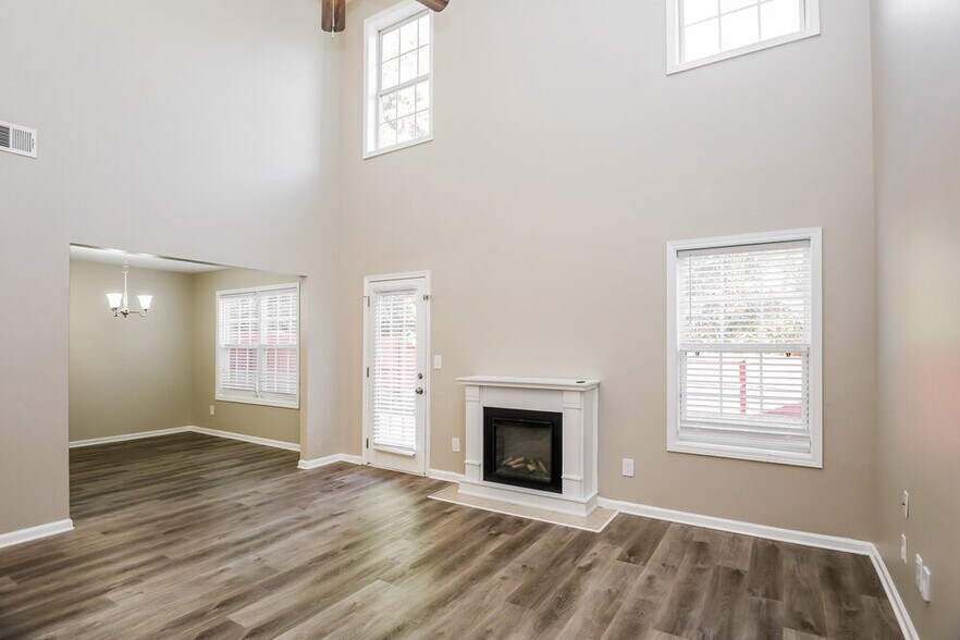 Building Photo - 6805 White Walnut Way