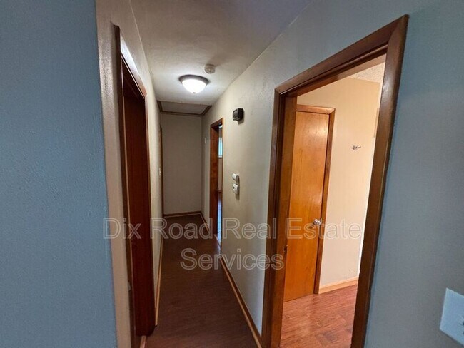 Building Photo - 272 Symmes Rd