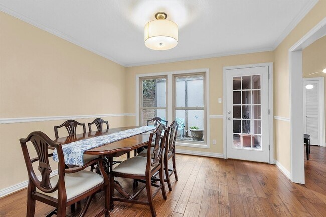 Building Photo - 11634 Southlake Dr