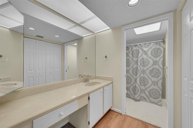 Building Photo - 1802 Eleuthera Point