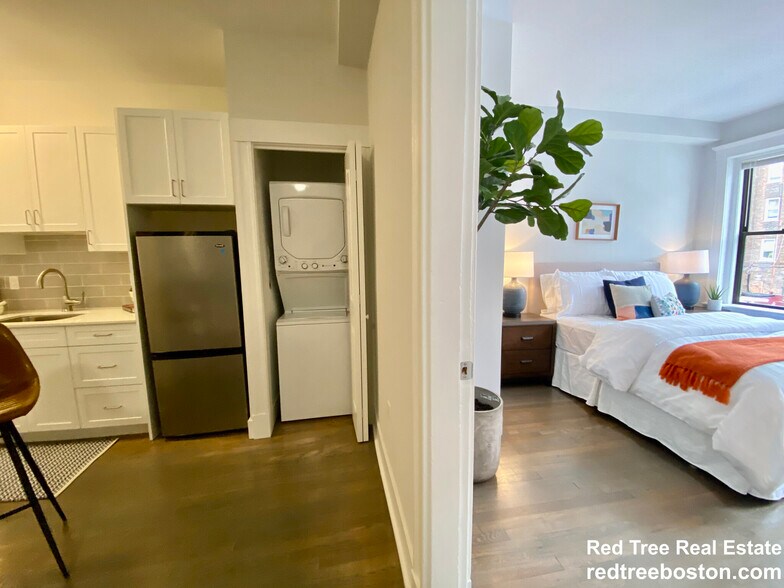 Building Photo - 77 Park Dr