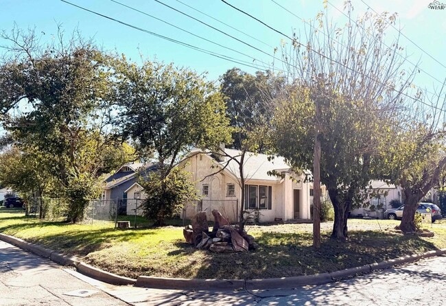 Building Photo - 2213 Bridwell St