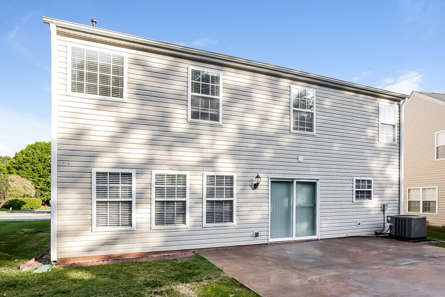Building Photo - 4525 Staffordshire Ln