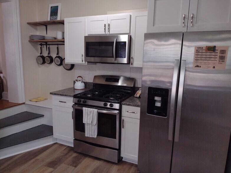 Building Photo - 441 W Lemon St