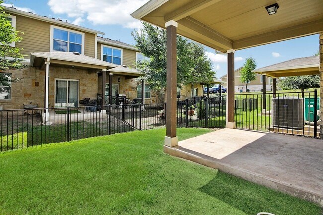 Building Photo - 516 E Slaughter Ln
