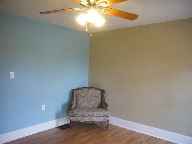 front bedroom - 557 Clemesha Ave