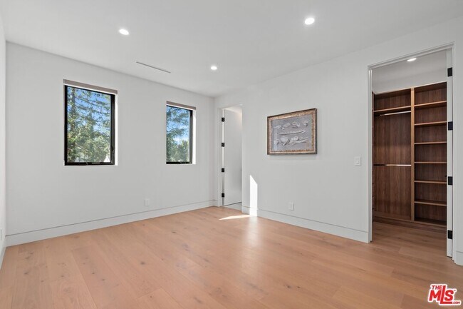 Building Photo - 4708 Noble Ave