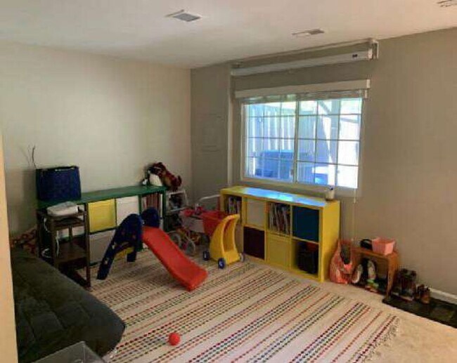 Building Photo - 2124 Glenn Spring Ct
