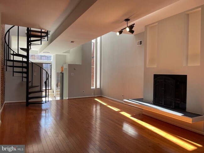 Building Photo - 1231 Linden Pl NE