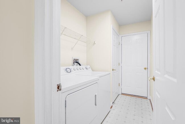 Building Photo - 631 Gatestone St