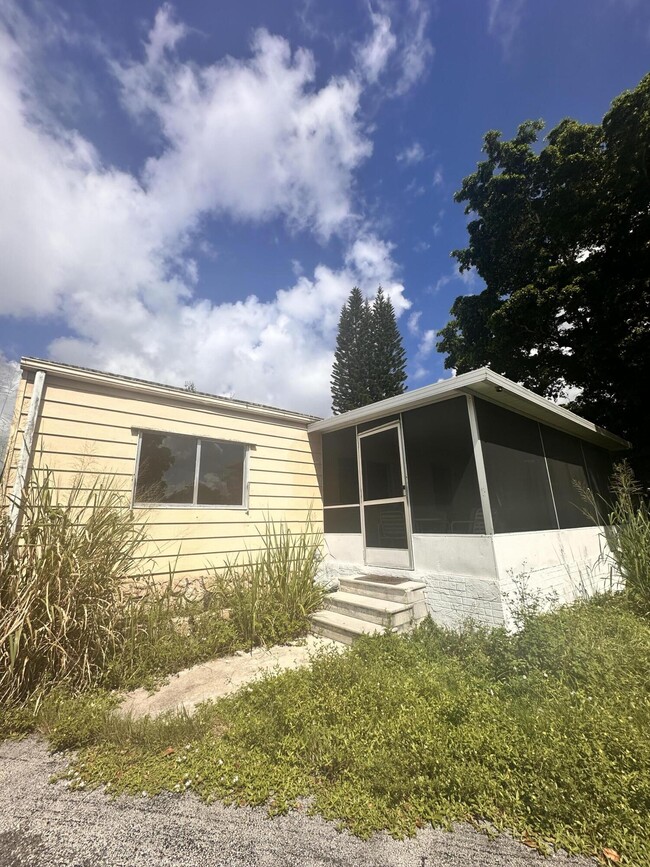 Building Photo - 11898 Cove Pl