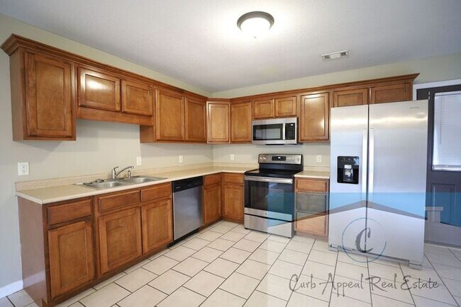 Building Photo - Utilities included!! Internet included!! Spacious 2 bed /2 full bath apt - includes washer/dryer