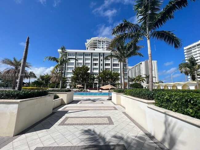 Building Photo - 5600 Collins Ave