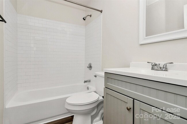 Building Photo - 2825 Morson St