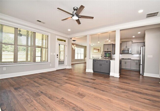 Building Photo - 2625 Hickory Hill Dr