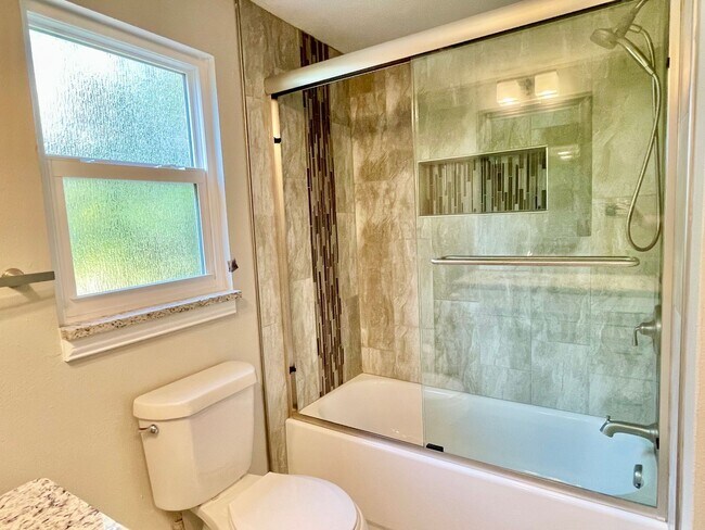 Building Photo - Newly Remodeled 3 Bedroom 2 Bathroom House...