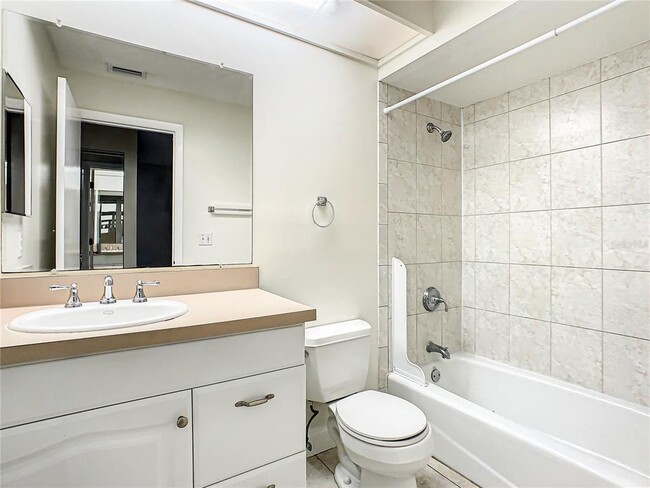 Building Photo - 955 Sunridge Dr