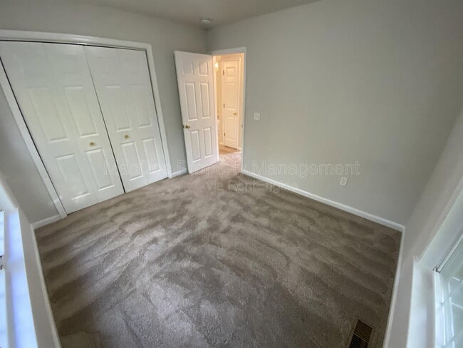 Building Photo - 211 Cedar Ridge Dr