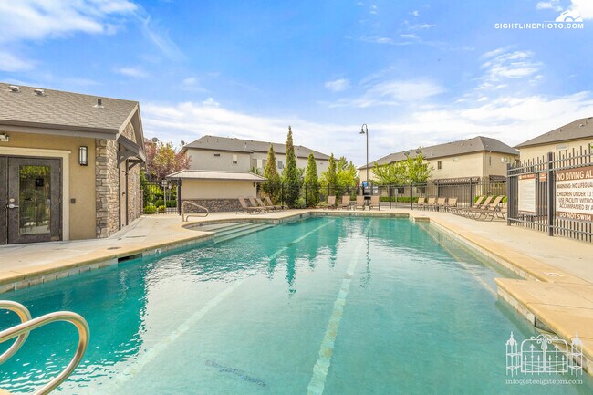 Building Photo - 3287 E Thoroughbred Ln